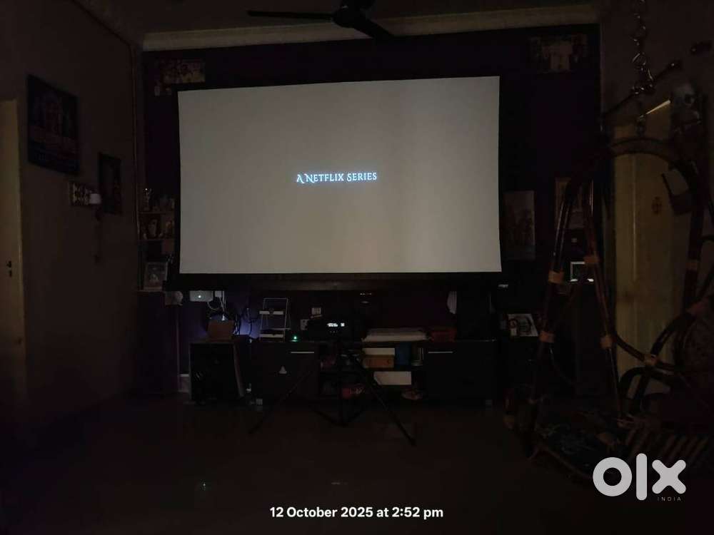 Tripod Projector Screen