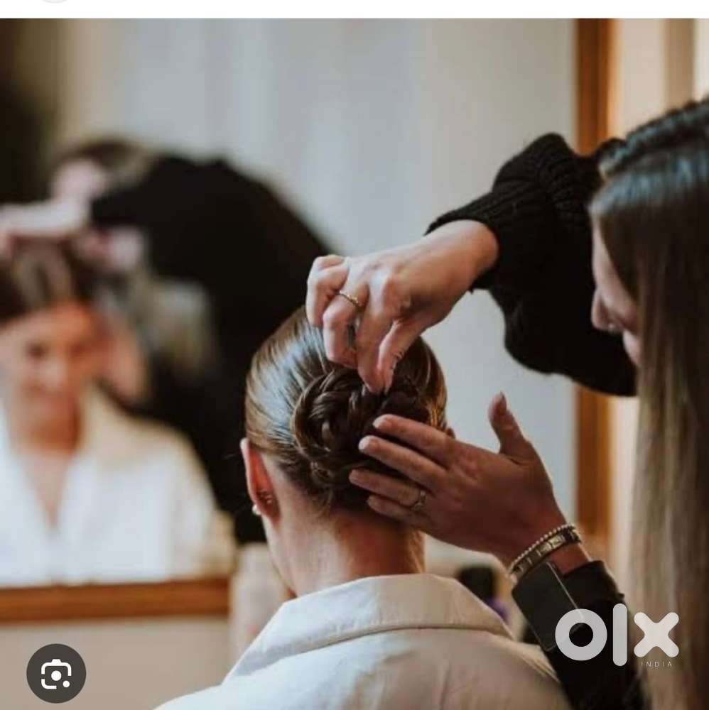 Hairstylist and drape artist