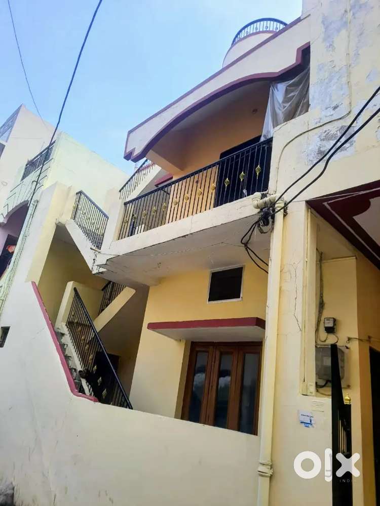 1 room on rent in penthouse.