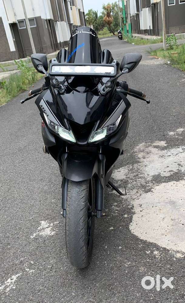 Yamaha R15 V3 BS6 Dark Knight Black
