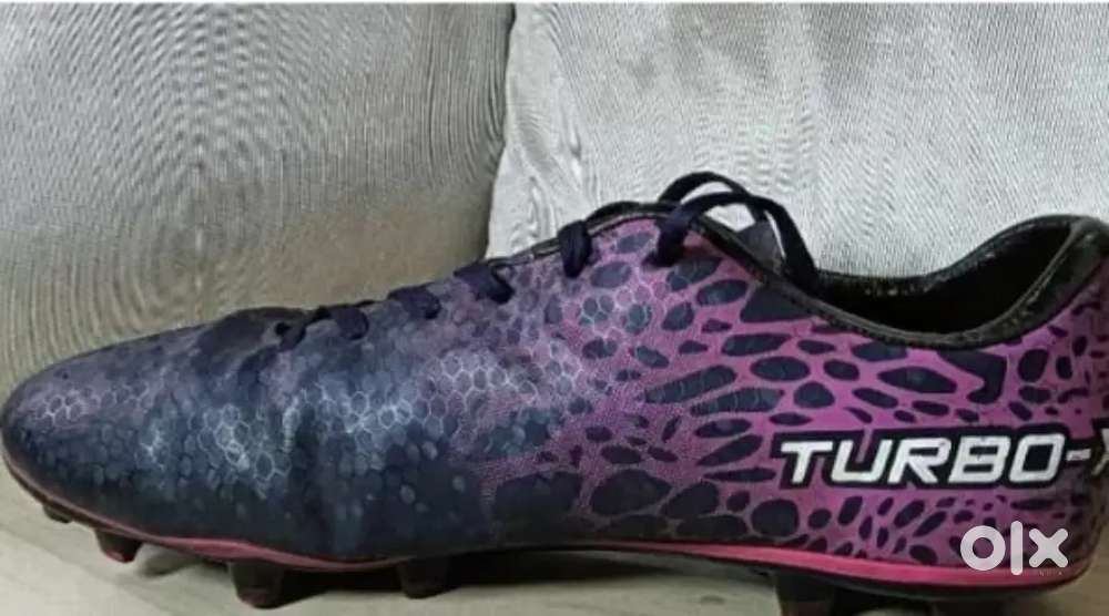 Football boots vector x  and shinguards (shoes=590   shinguards =95)