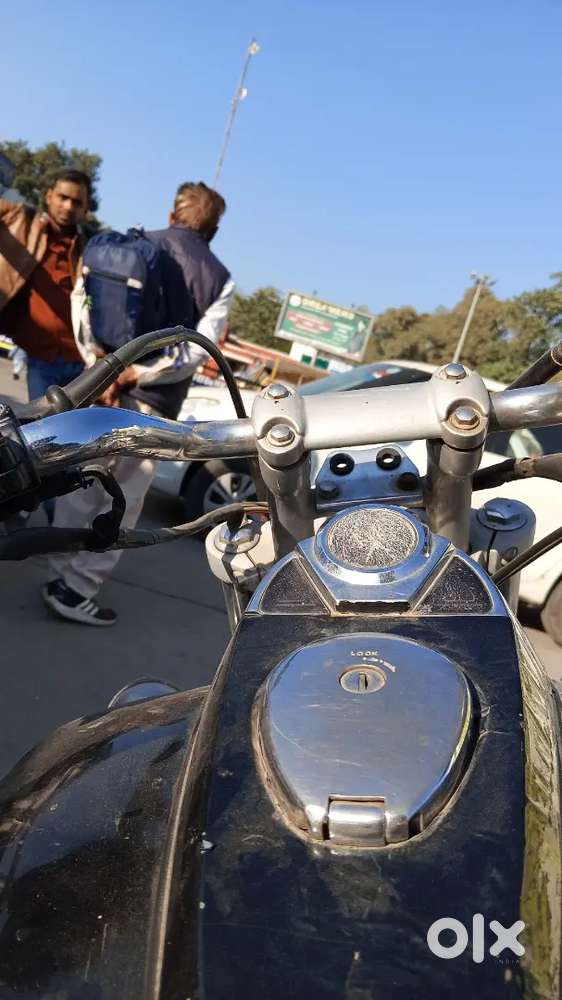 Bajaj Avenger 200 old black colour good condition engine,