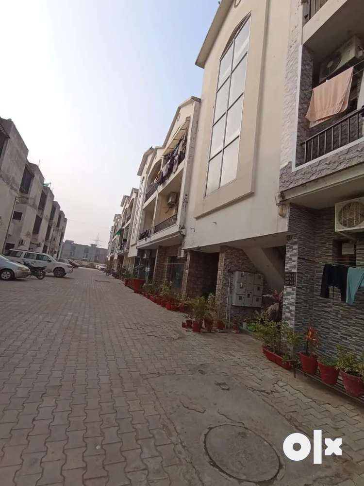 3bhk flat in sector 123 125 kharar New sunny enclave mohali