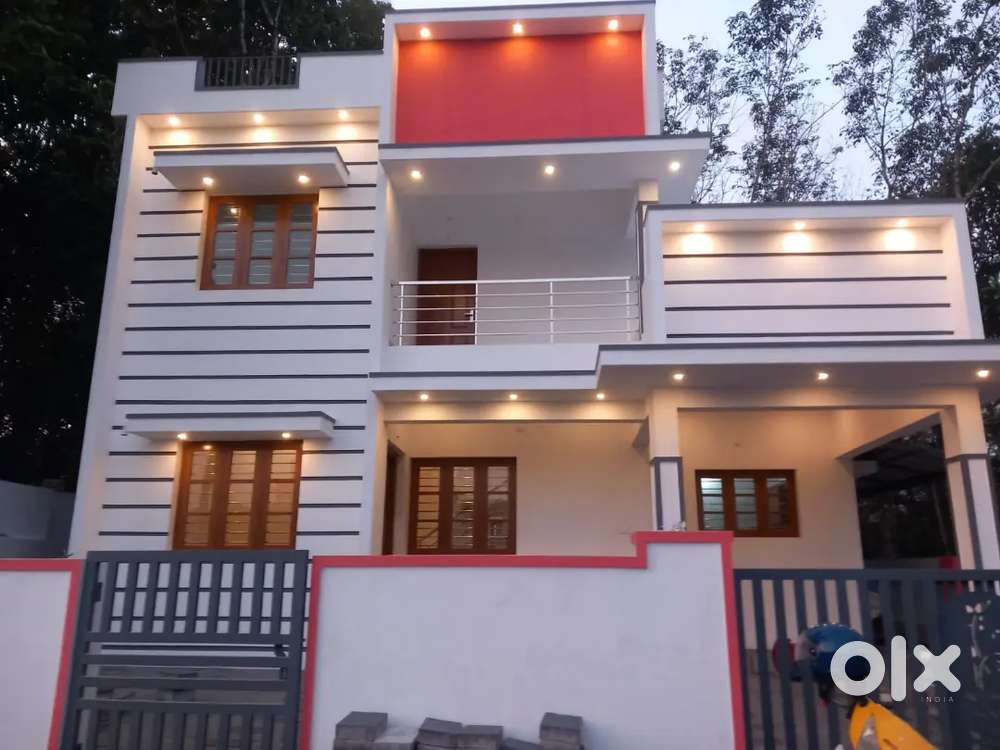 House for sale at mulanthuruthy 9 cent plot