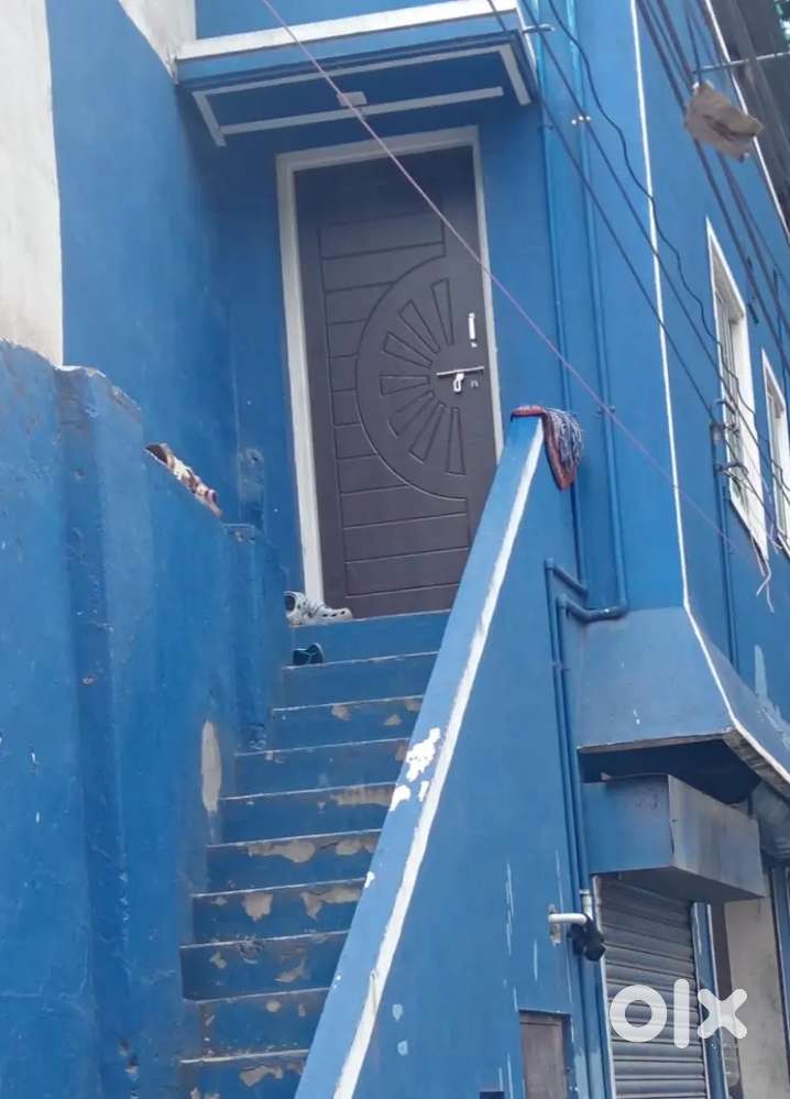 Room sharing for a girl