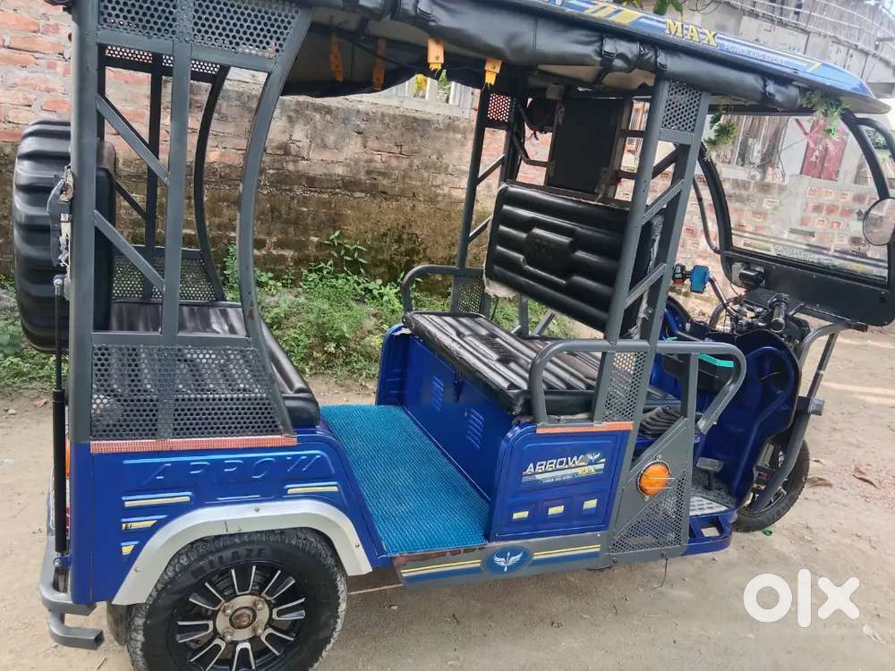 Arrow e-rickshaw
