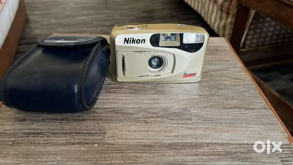 Camera Nikon Reveal 2000
