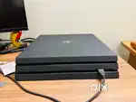 PS4 Pro (1 TB)