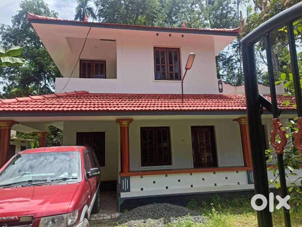 Excellent Doctor owned double storeyed house will cents compund wall