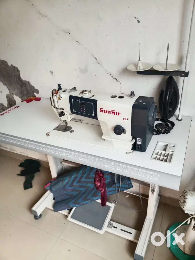 Sewing machine electronic 4 month old unused