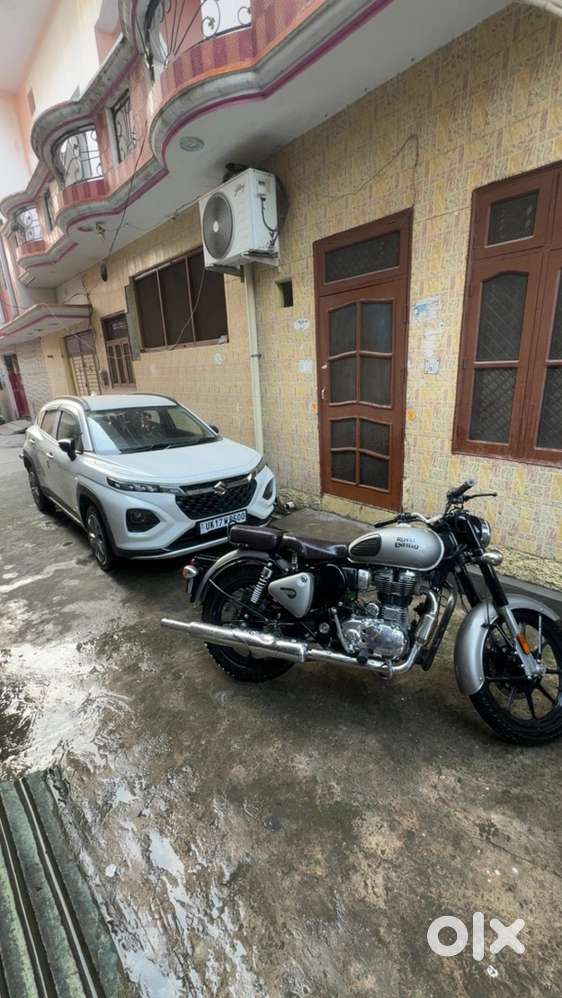 Classic 350 (2020) September Gun metal gray