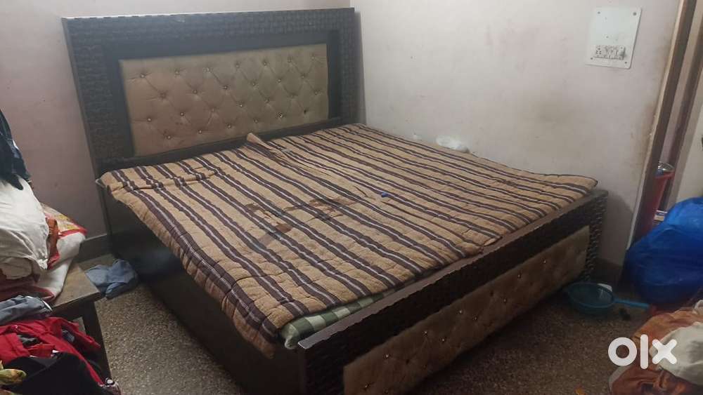 Selling Bed, Sofa, Almira, speaker,trunk big amd small