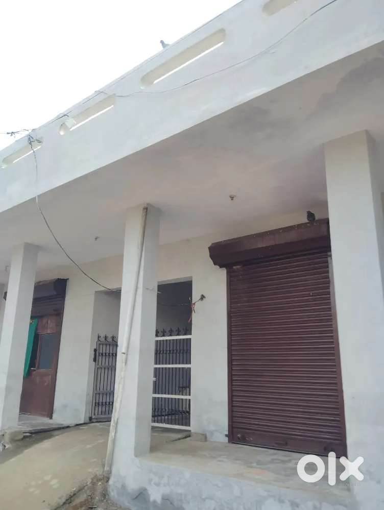 Room's available for rent
