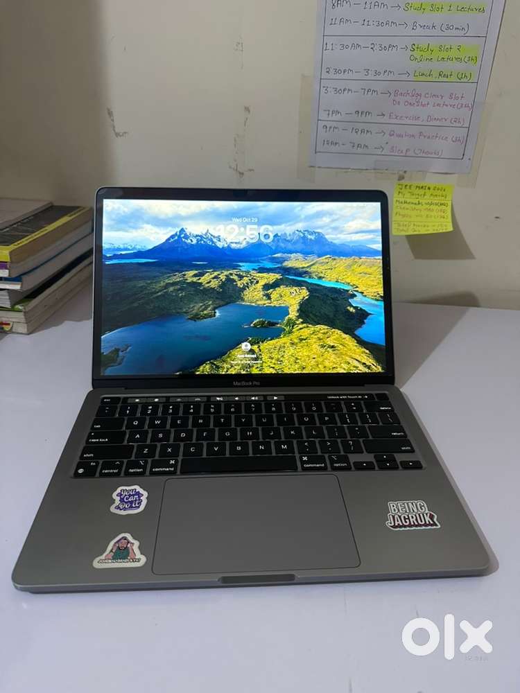 Mackbook Pro M1 Chip 8/256gb Silver Very less use mackbook