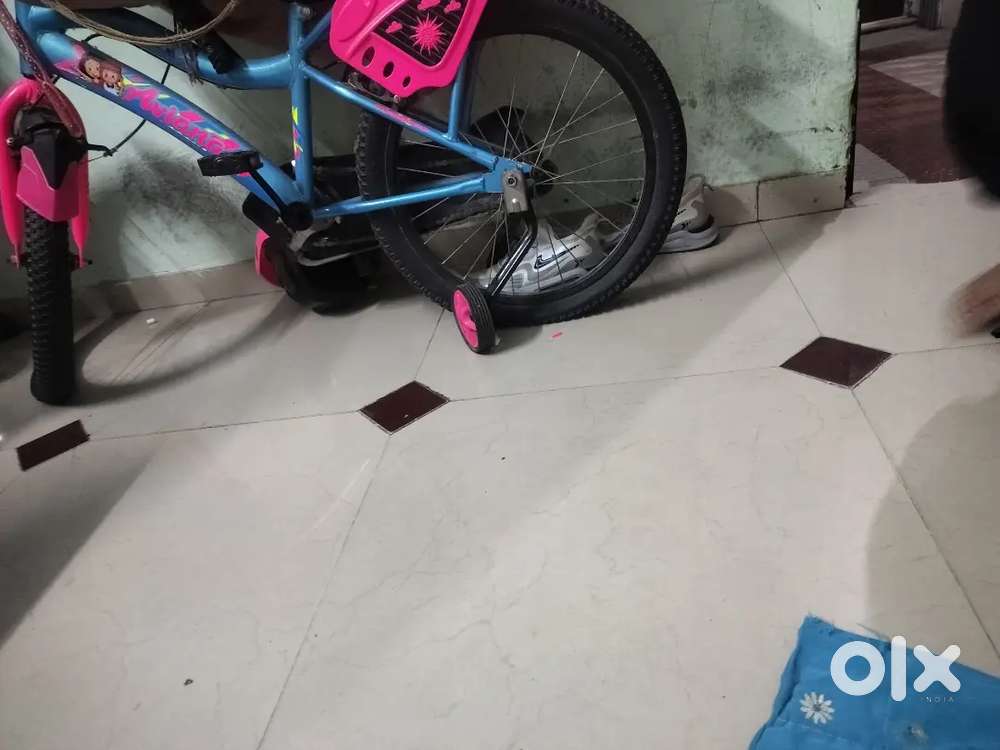 Girls cycle