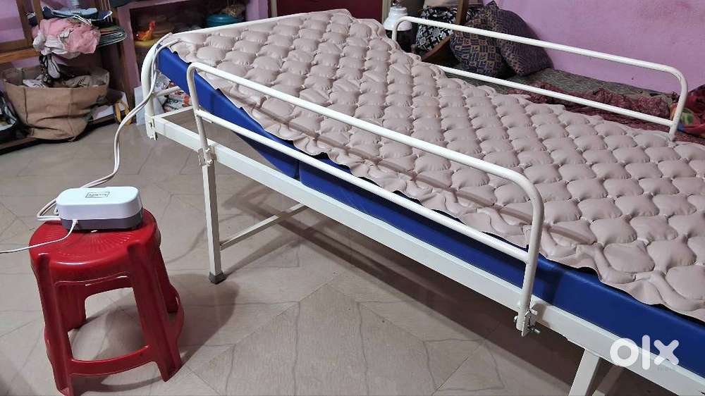 Medical Bed with adjustable bed rest + Air matress