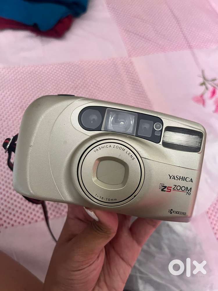 Vintage Yadhica EZ Zoom 70 Film Camera Fully automatic 35 mm Point&Sh