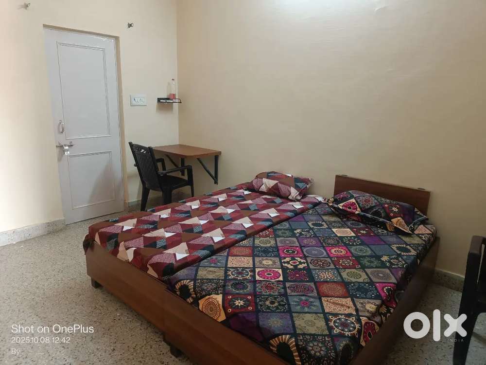 Independent furnished room for girls