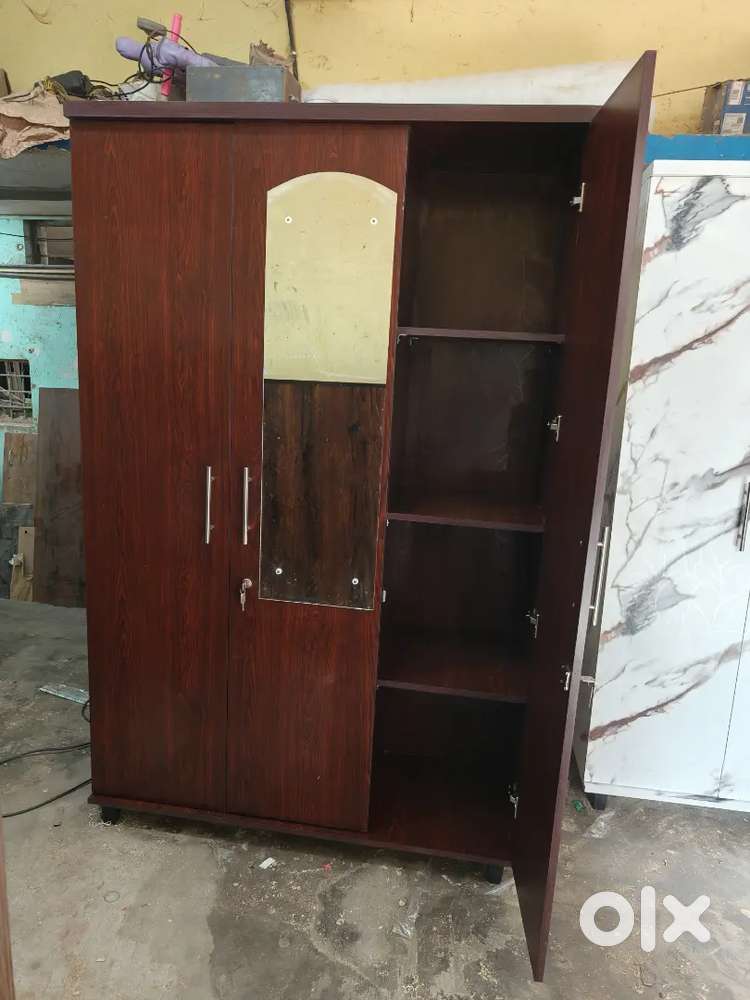 BRAND NEW MODEL 3 DOOR WARDROBE DIRECT FROM FACTORY