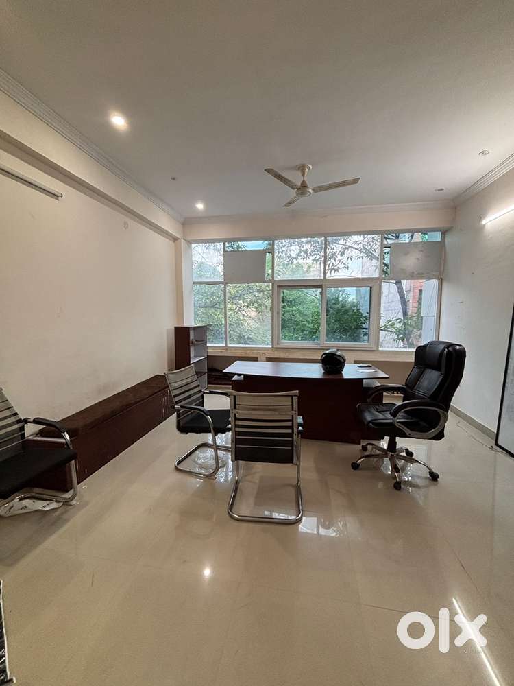 270sq.ft Hall available for office use in Gomti nagar