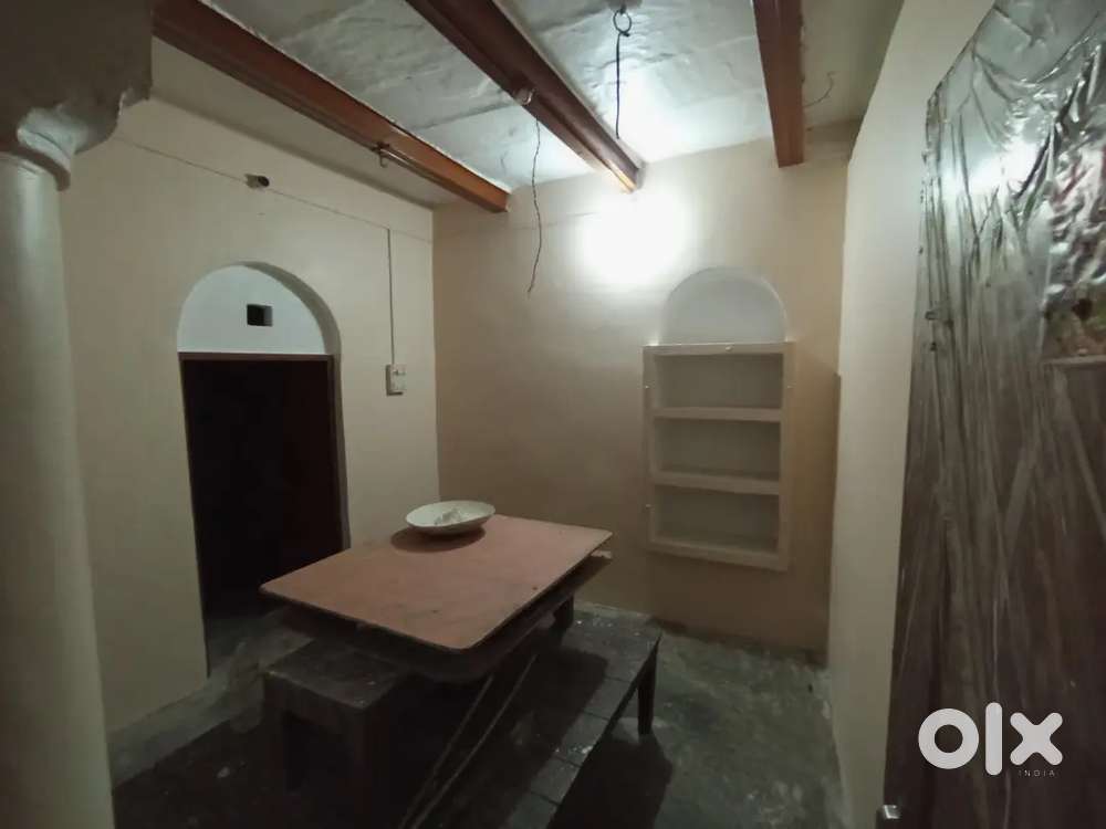 Two room available for pure vegetarian person