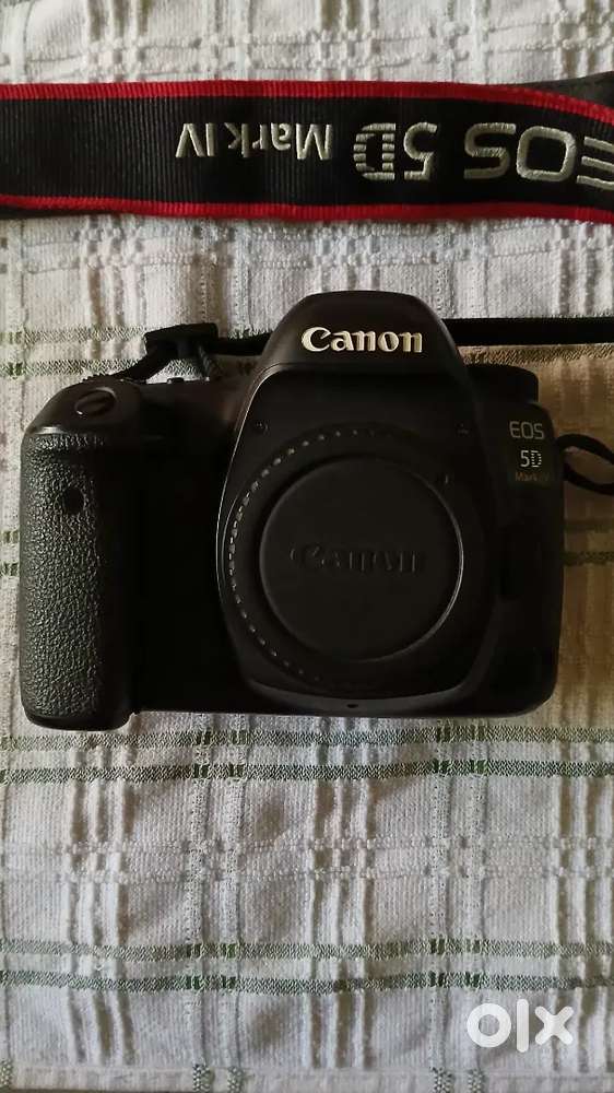 Canon camera  5d markIV with lens & flash