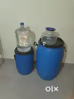 Water storage containers and drinking water set