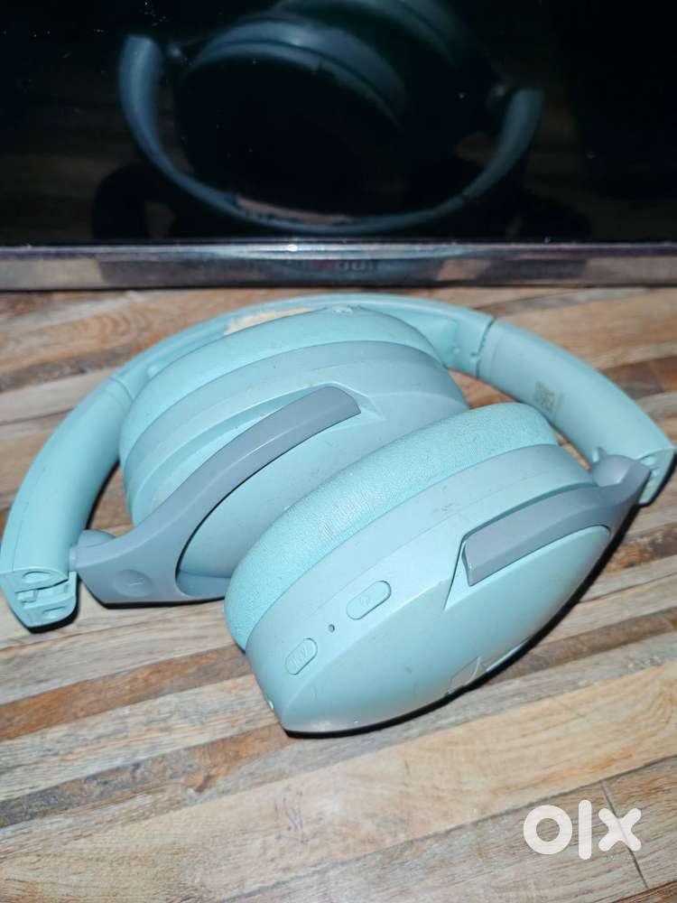 Boat551ANC headphone. Feel the bass