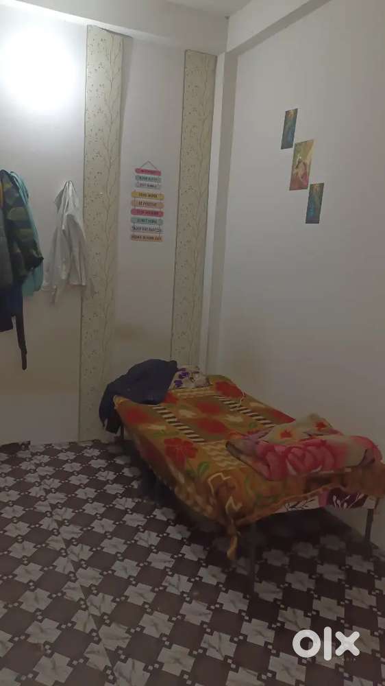 I want a good 1  roommate