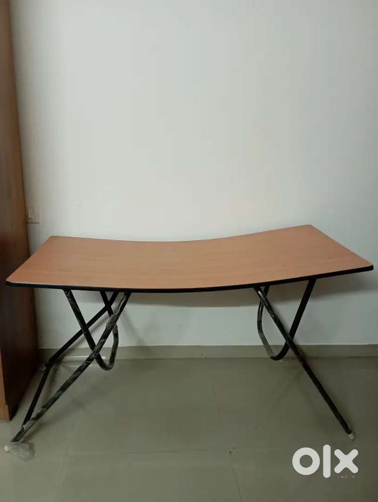 A table with metal legs