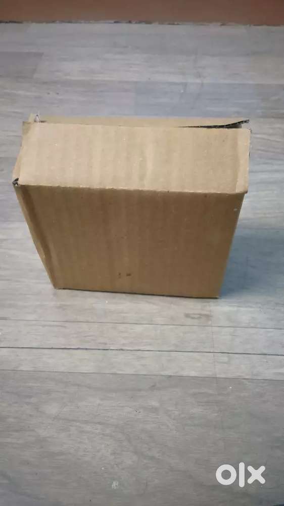 Card board boxes for packing comes with 2 sizes.