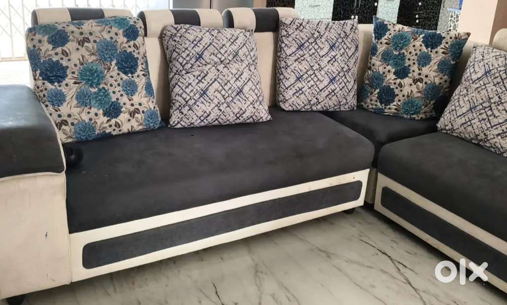 7 seater sofa  with center table