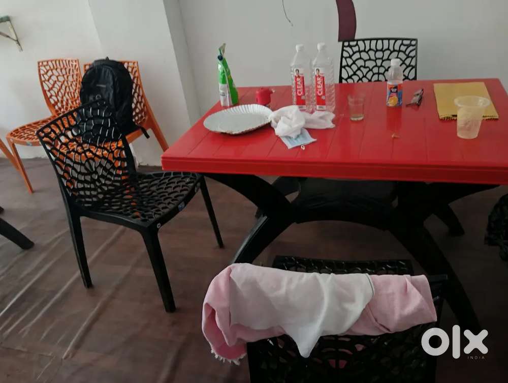 Cafe chair and table