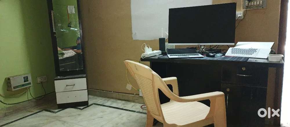 Looking for an female room partner