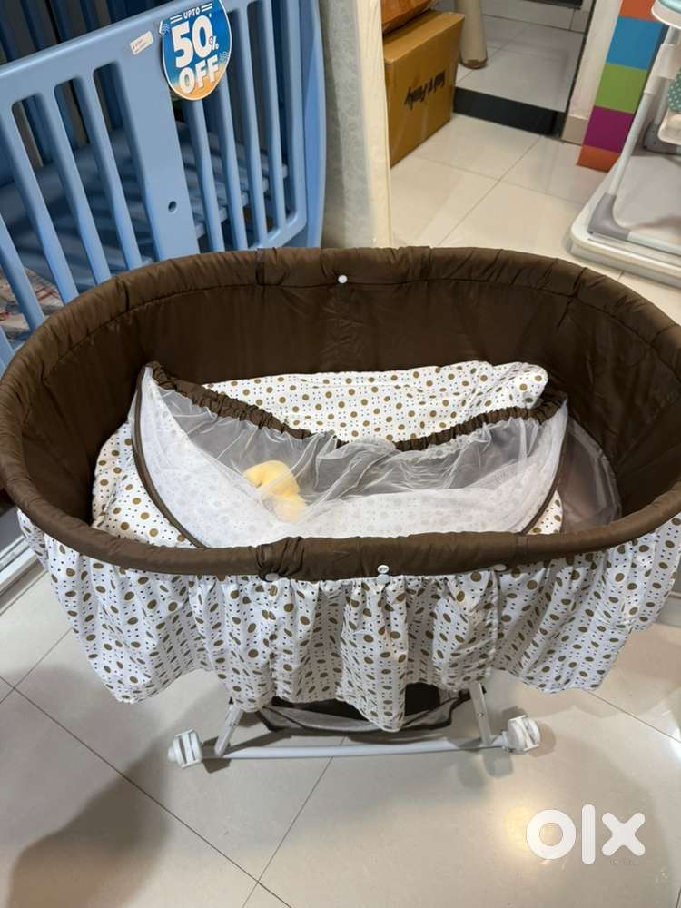 Kids swing for new born use upto 8 months