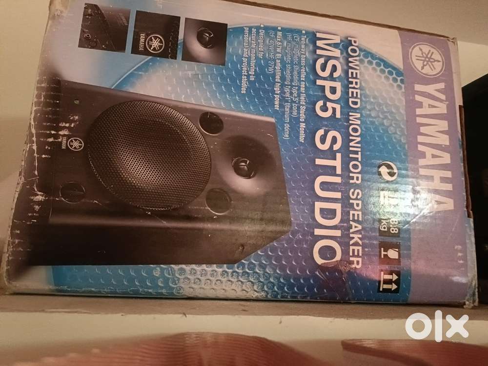 1 projector and 2 yamaha speaker’s