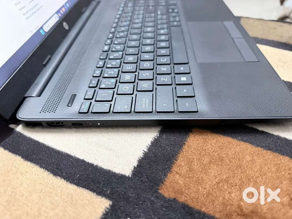 HP 11th Gen Intel(R) i5-1135G7