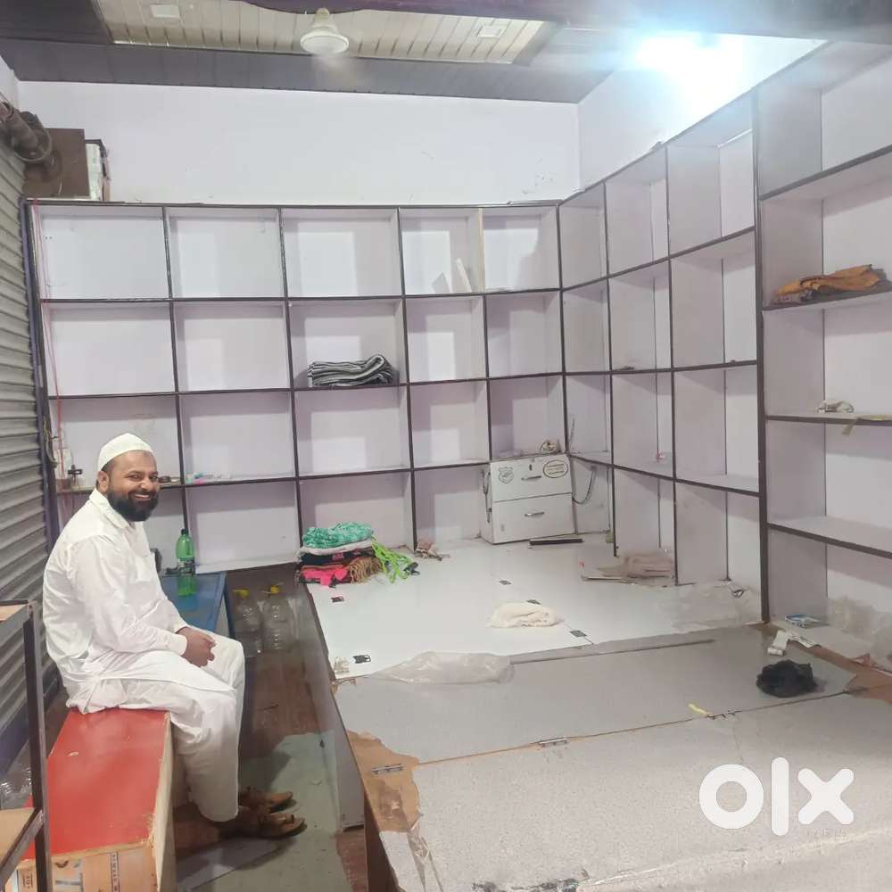 Farnichar 1 inchi bod hai mai bna hua hai