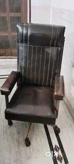 Old leatherette revolving chair