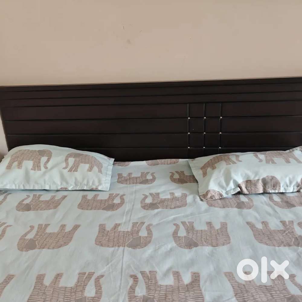 King size bed with matress