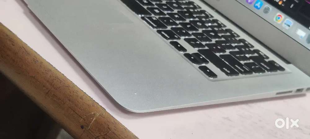 Macbook air i5 8gm ram 128gb SSD