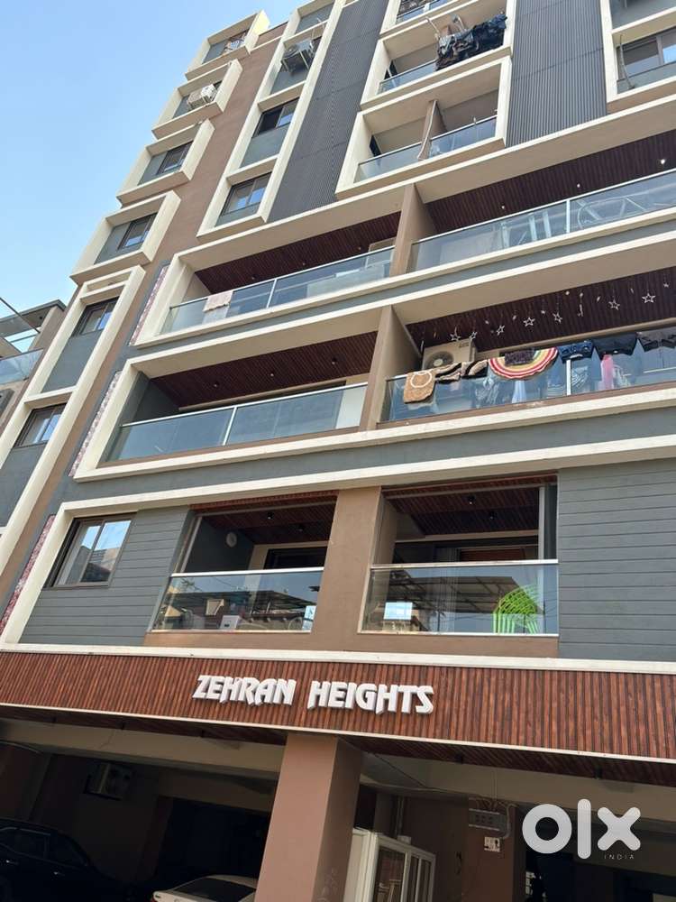 3 bhk Flat on 4th Floor in ShahAlam Rasulabad