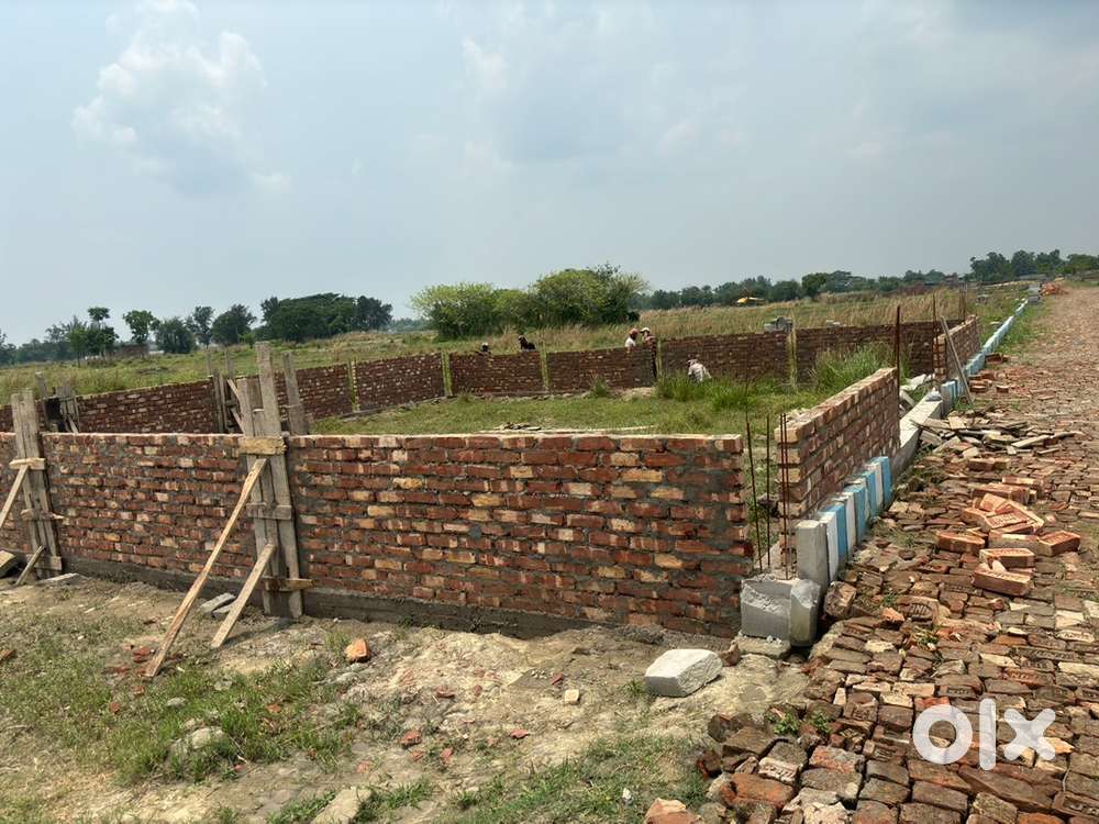 Lands & Plots Just opposite metro carsed