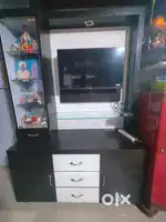 Modern TV Unit with Storage & Showcase – Excellent Condition