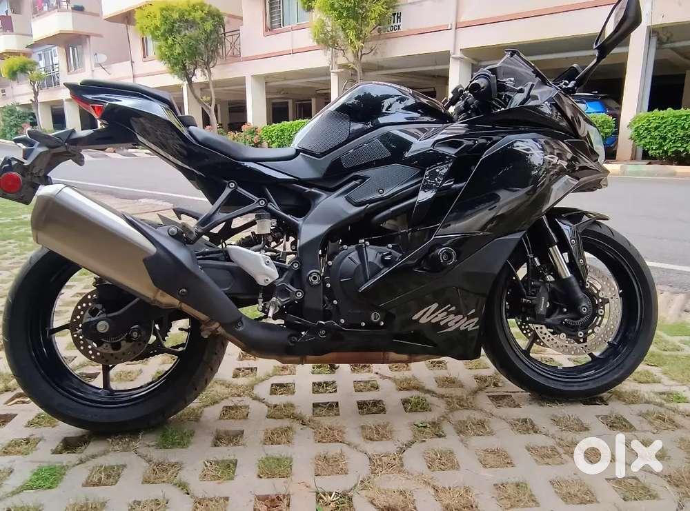 Almost new Kawasaki Ninja ZX 4R