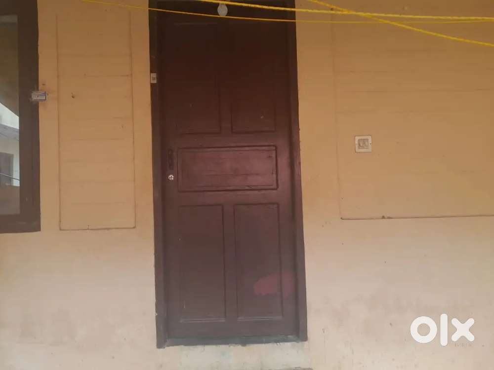 പട്ടത്ത് 2 സെൻ്റ് സ്ഥലവും ഒറ്റനില വീടും വില്പനയ്ക്ക്(സ്കൂട്ടർ വഴി)