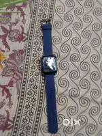 4 months old smart watch.        In good condition