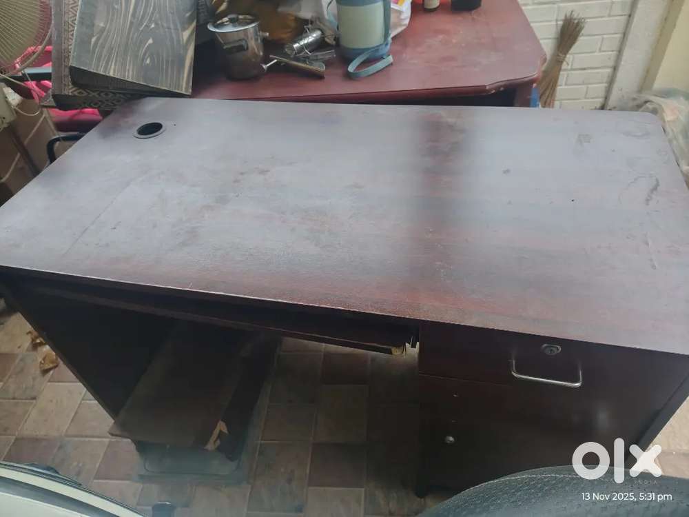 Computer table for selling
