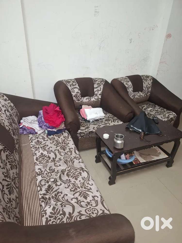 Secure accommodation for one working lady or one female student
