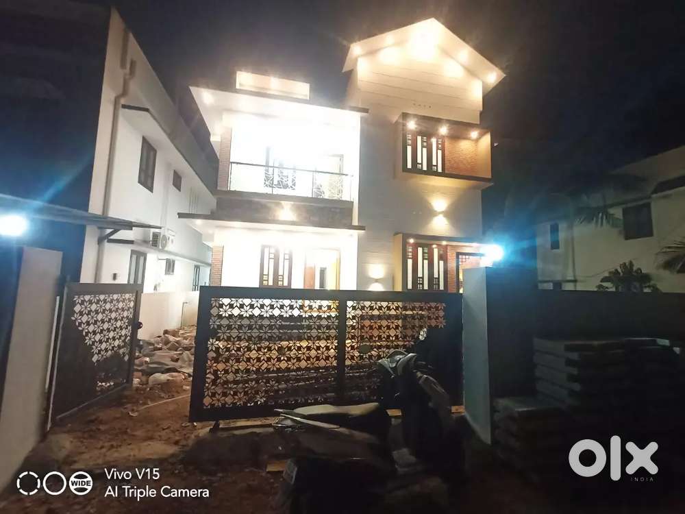 KARIYAVATTOM PULLANIVILA MAIN ROAD NEW 4 BHK